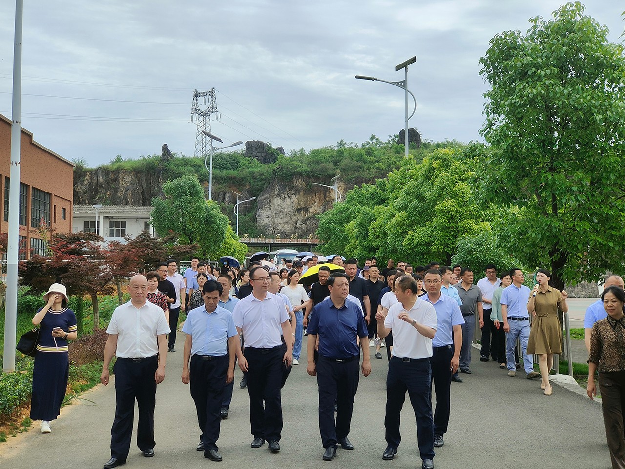 政协第三届铜仁市万山区委员会委员履职能力提升培训班莅临杏耀视察指导工作